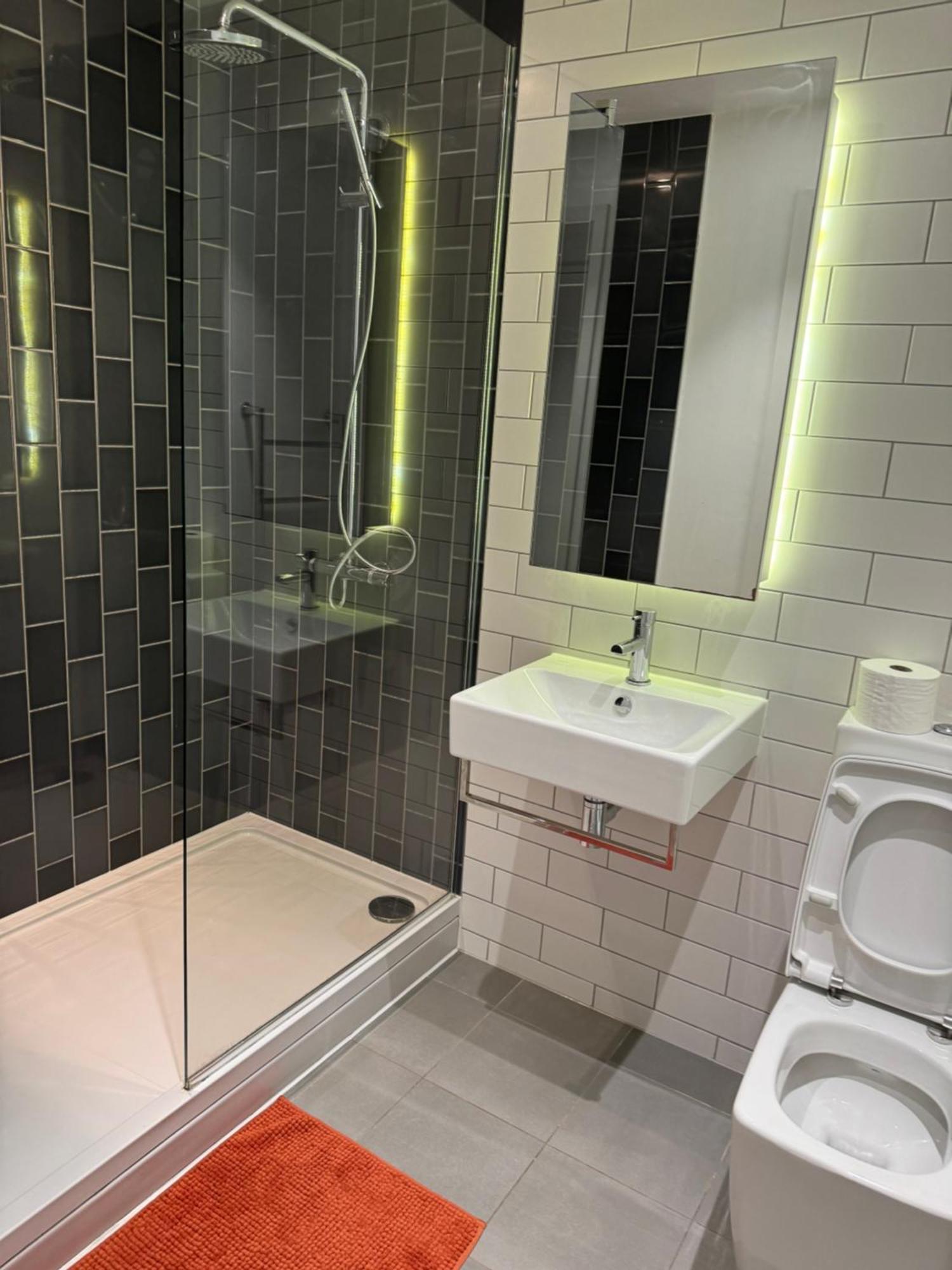 Docklands Stunning 2 Bed Appartement *